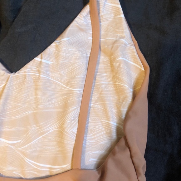 The girl and the water Malibu One Piece - Picture 4 of 5